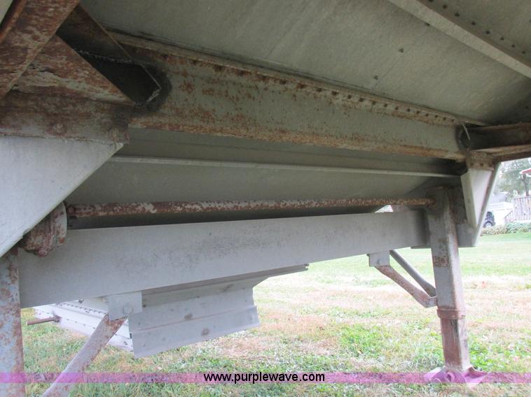 image for item K2222 1995 Wilson DWH400 double hopper bottom grain trailer