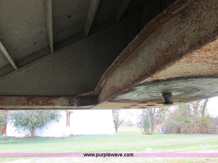 image for item K2222 1995 Wilson DWH400 double hopper bottom grain trailer