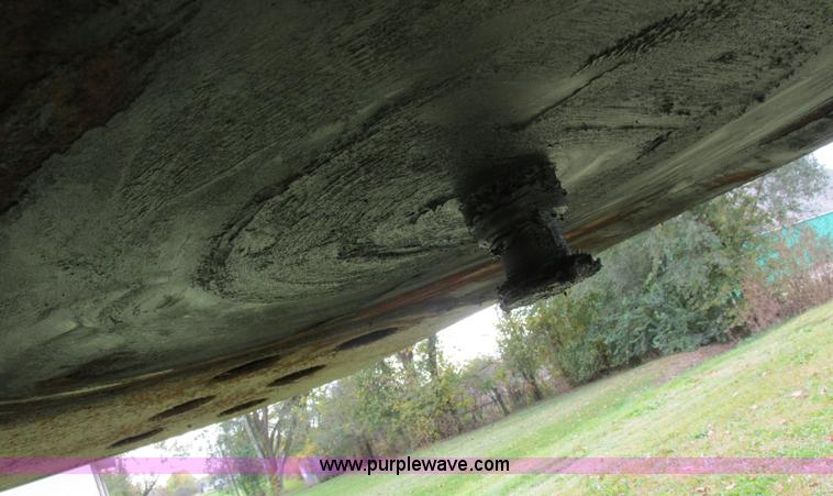 image for item K2222 1995 Wilson DWH400 double hopper bottom grain trailer