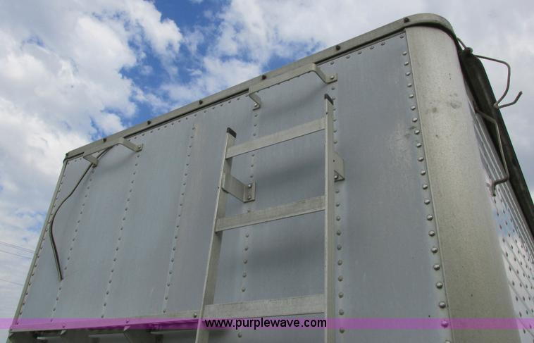 image for item K2222 1995 Wilson DWH400 double hopper bottom grain trailer