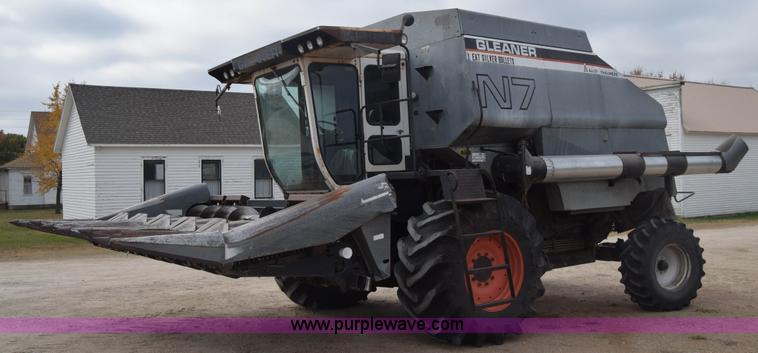 image for item K4849 1979 Gleaner N7 combine