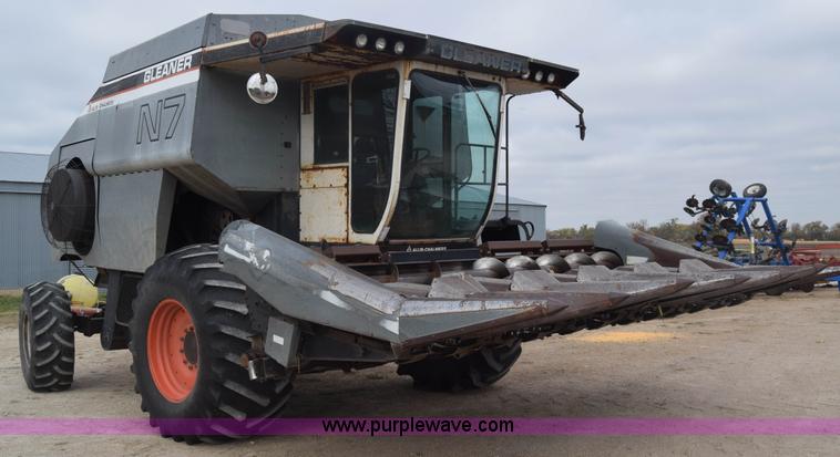 image for item K4849 1979 Gleaner N7 combine