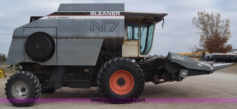 image for item K4849 1979 Gleaner N7 combine