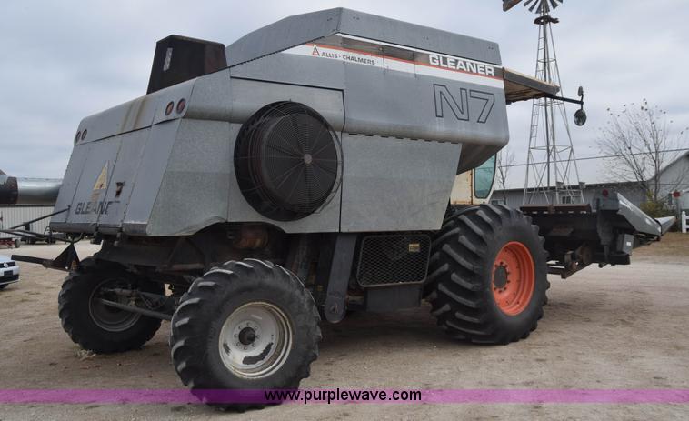 image for item K4849 1979 Gleaner N7 combine