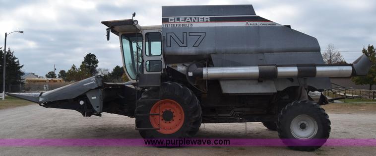 image for item K4849 1979 Gleaner N7 combine