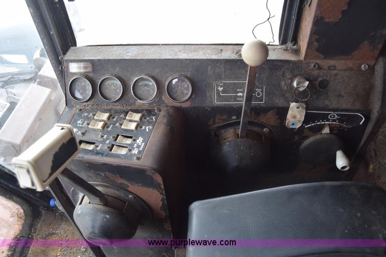 image for item K4849 1979 Gleaner N7 combine