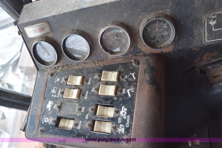 image for item K4849 1979 Gleaner N7 combine