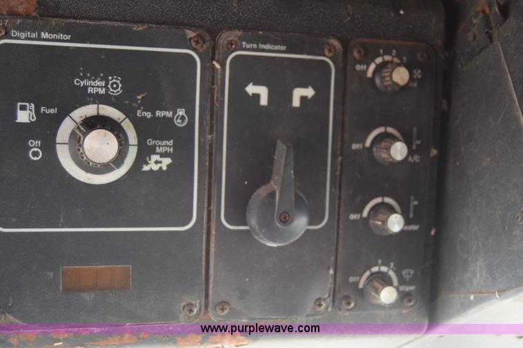 image for item K4849 1979 Gleaner N7 combine