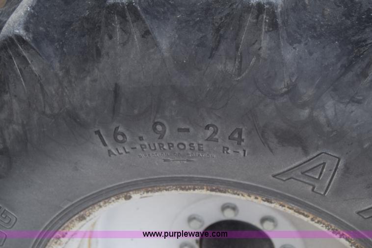 image for item K4849 1979 Gleaner N7 combine