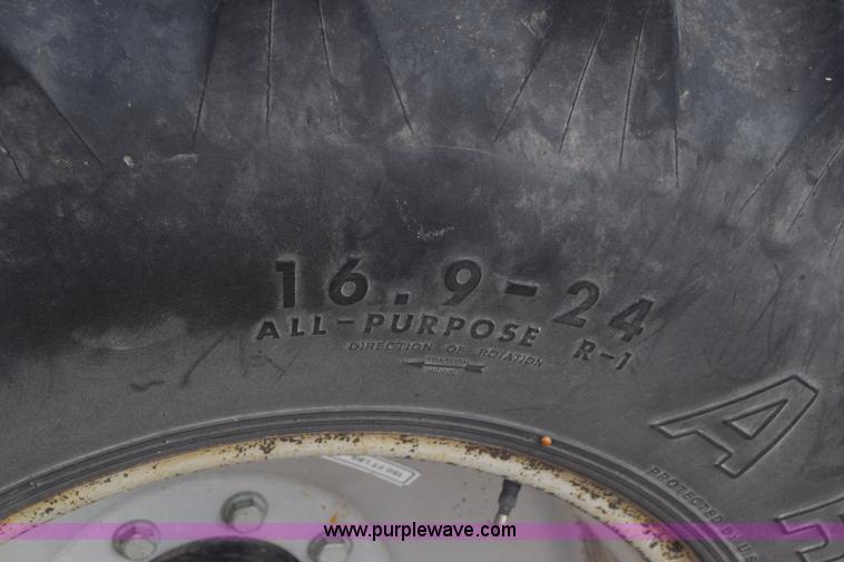 image for item K4849 1979 Gleaner N7 combine