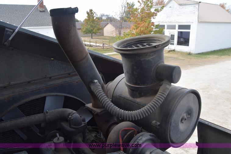 image for item K4849 1979 Gleaner N7 combine