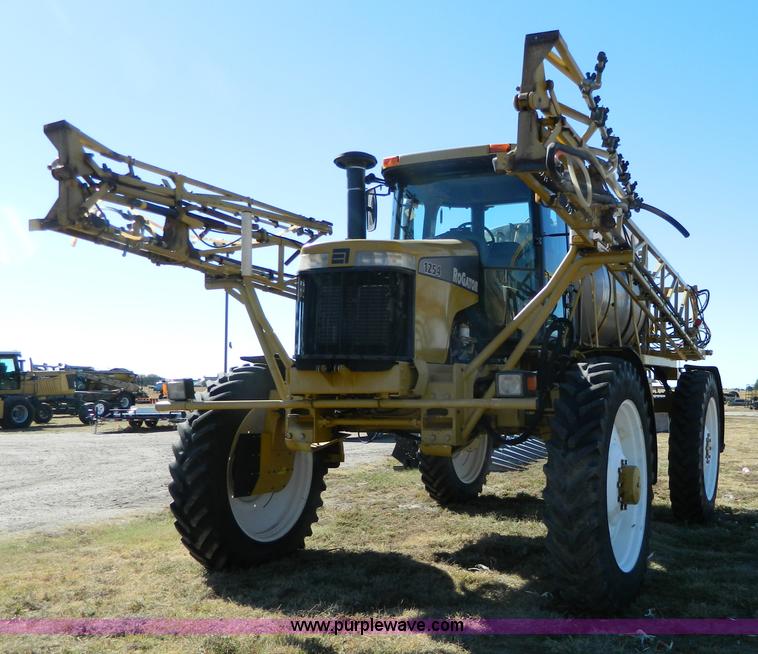 image for item K8202 2000 Ag-Chem RoGator 1254 self-propelled sprayer