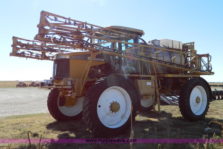image for item K8202 2000 Ag-Chem RoGator 1254 self-propelled sprayer