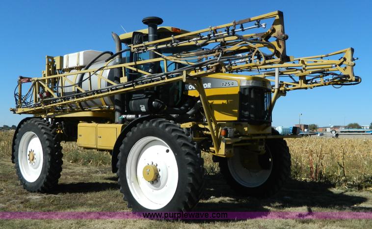 image for item K8202 2000 Ag-Chem RoGator 1254 self-propelled sprayer