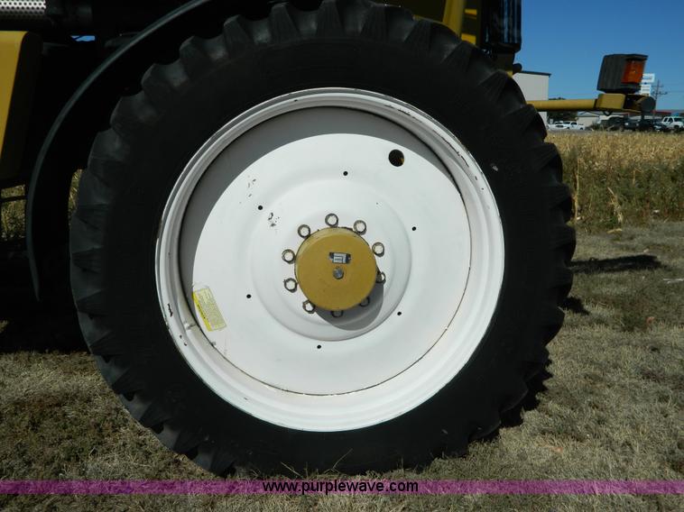 image for item K8202 2000 Ag-Chem RoGator 1254 self-propelled sprayer