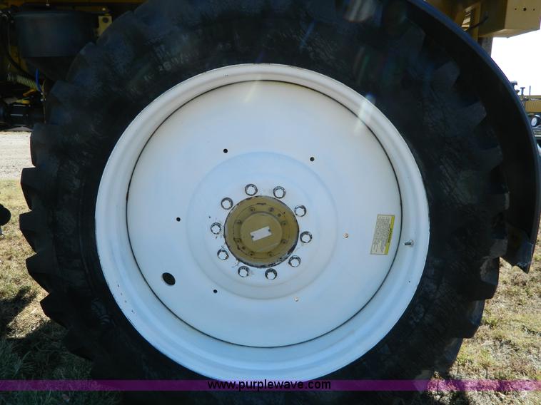 image for item K8202 2000 Ag-Chem RoGator 1254 self-propelled sprayer