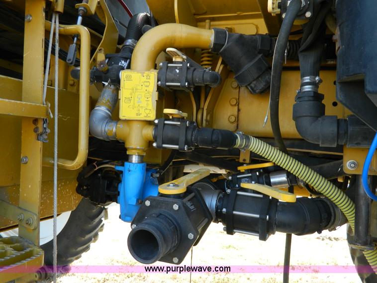 image for item K8202 2000 Ag-Chem RoGator 1254 self-propelled sprayer