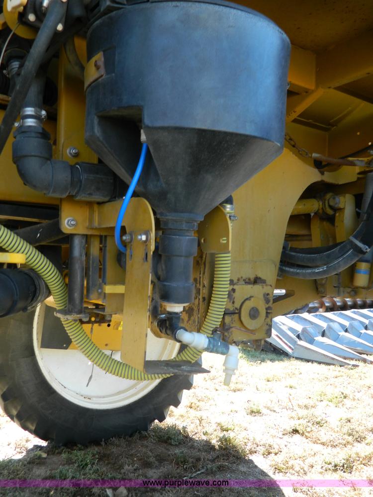 image for item K8202 2000 Ag-Chem RoGator 1254 self-propelled sprayer