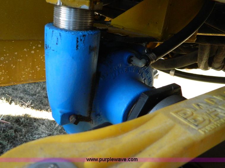 image for item K8202 2000 Ag-Chem RoGator 1254 self-propelled sprayer