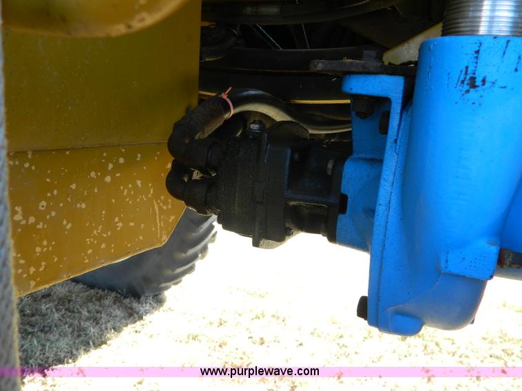 image for item K8202 2000 Ag-Chem RoGator 1254 self-propelled sprayer