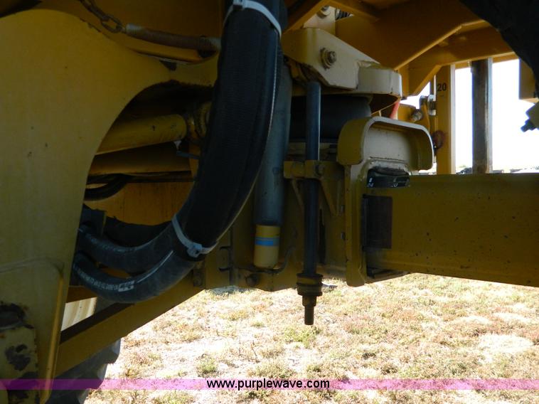 image for item K8202 2000 Ag-Chem RoGator 1254 self-propelled sprayer