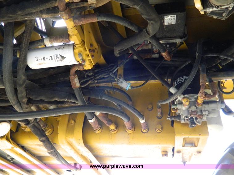 image for item K8202 2000 Ag-Chem RoGator 1254 self-propelled sprayer