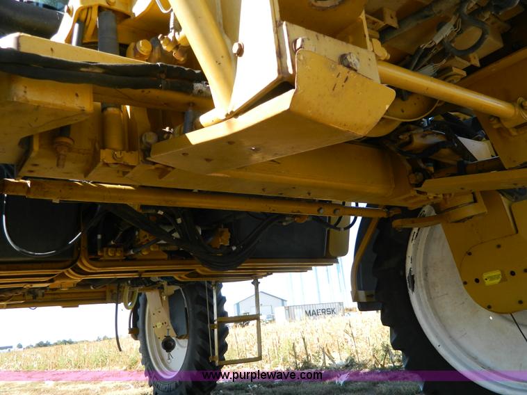 image for item K8202 2000 Ag-Chem RoGator 1254 self-propelled sprayer