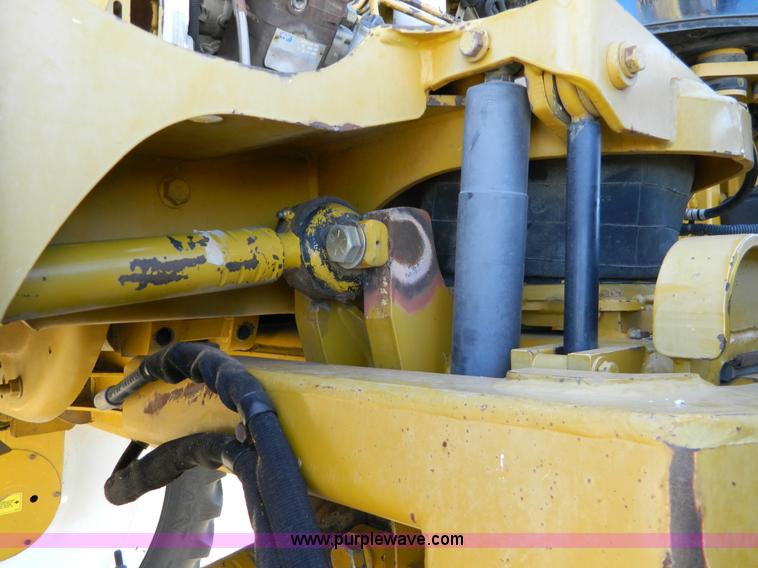 image for item K8202 2000 Ag-Chem RoGator 1254 self-propelled sprayer