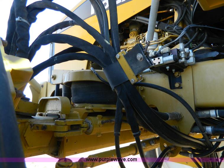 image for item K8202 2000 Ag-Chem RoGator 1254 self-propelled sprayer