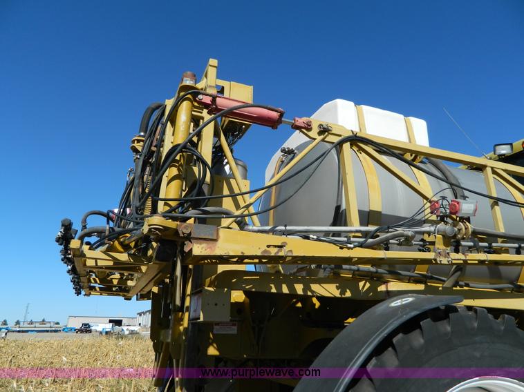 image for item K8202 2000 Ag-Chem RoGator 1254 self-propelled sprayer