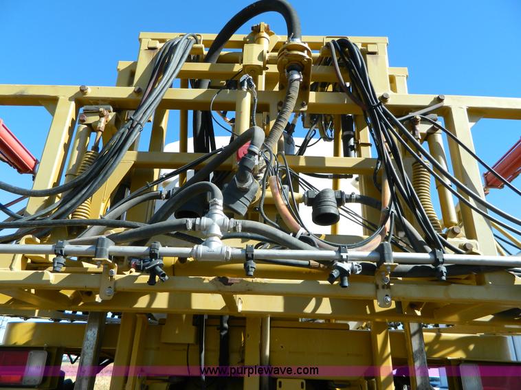 image for item K8202 2000 Ag-Chem RoGator 1254 self-propelled sprayer