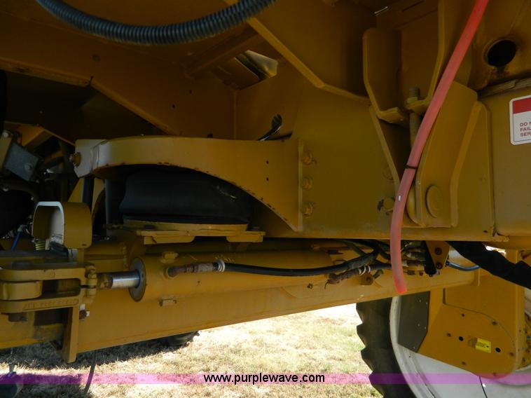 image for item K8202 2000 Ag-Chem RoGator 1254 self-propelled sprayer