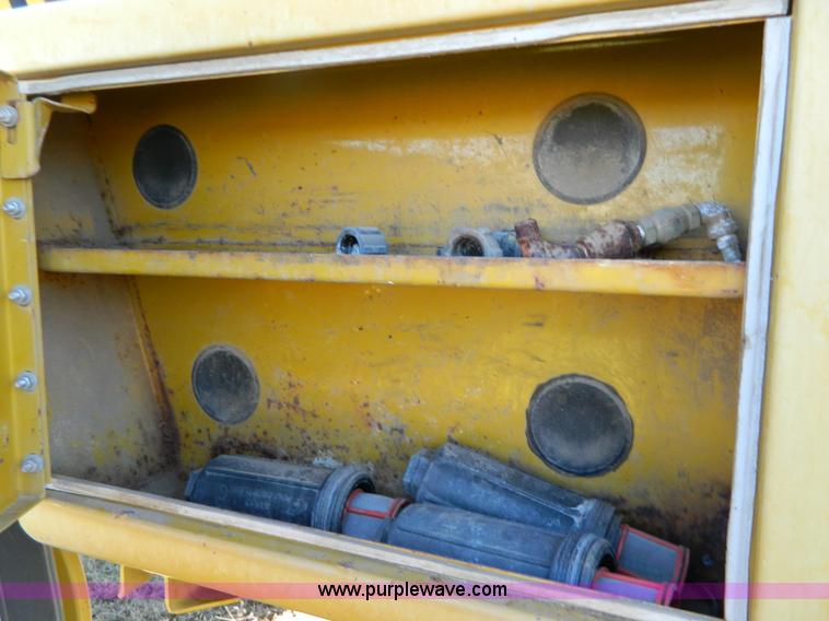 image for item K8202 2000 Ag-Chem RoGator 1254 self-propelled sprayer