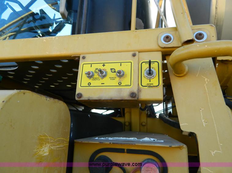 image for item K8202 2000 Ag-Chem RoGator 1254 self-propelled sprayer