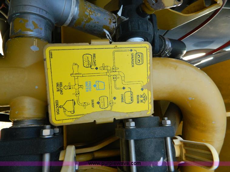 image for item K8202 2000 Ag-Chem RoGator 1254 self-propelled sprayer