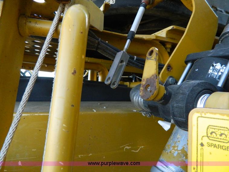 image for item K8202 2000 Ag-Chem RoGator 1254 self-propelled sprayer