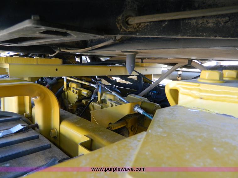 image for item K8202 2000 Ag-Chem RoGator 1254 self-propelled sprayer