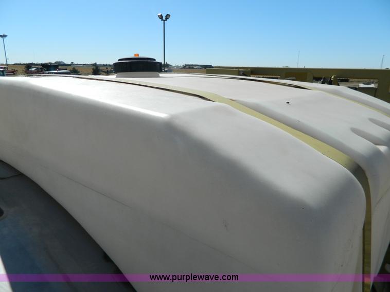 image for item K8202 2000 Ag-Chem RoGator 1254 self-propelled sprayer