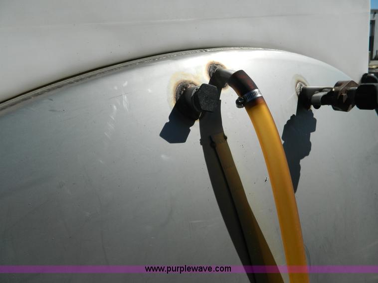 image for item K8202 2000 Ag-Chem RoGator 1254 self-propelled sprayer