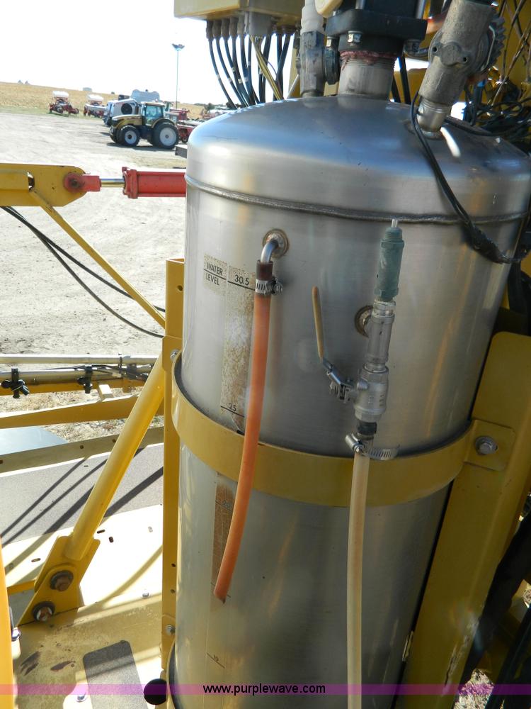 image for item K8202 2000 Ag-Chem RoGator 1254 self-propelled sprayer