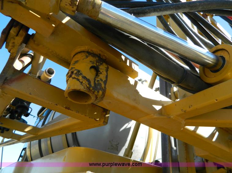 image for item K8202 2000 Ag-Chem RoGator 1254 self-propelled sprayer