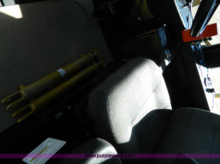 image for item K8202 2000 Ag-Chem RoGator 1254 self-propelled sprayer