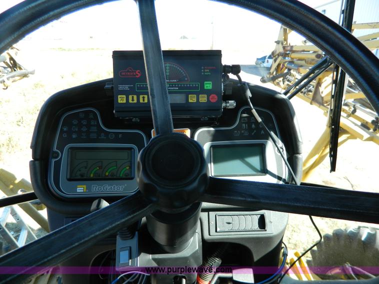 image for item K8202 2000 Ag-Chem RoGator 1254 self-propelled sprayer