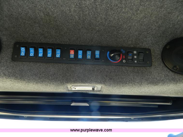 image for item K8202 2000 Ag-Chem RoGator 1254 self-propelled sprayer