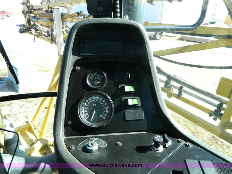 image for item K8202 2000 Ag-Chem RoGator 1254 self-propelled sprayer