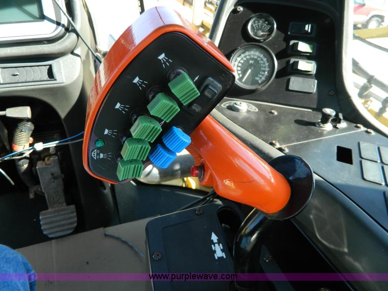 image for item K8202 2000 Ag-Chem RoGator 1254 self-propelled sprayer