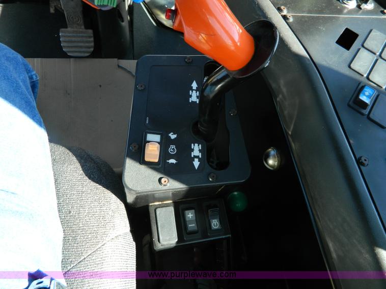 image for item K8202 2000 Ag-Chem RoGator 1254 self-propelled sprayer