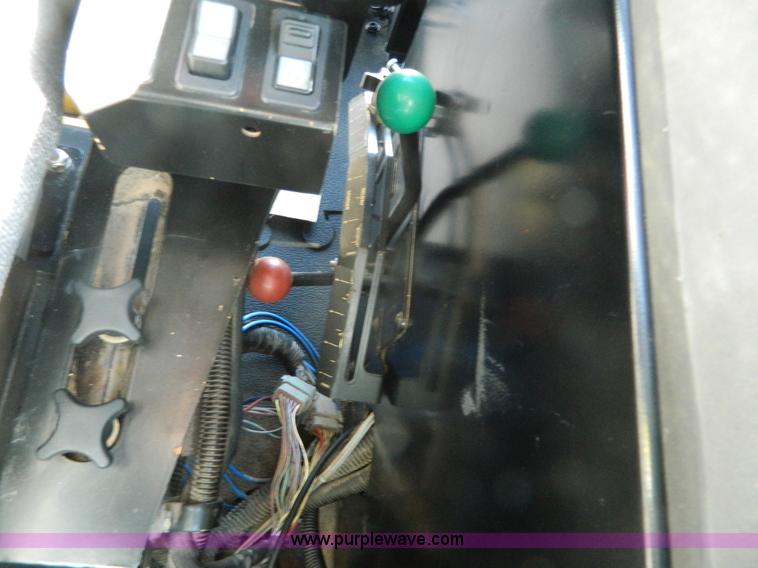 image for item K8202 2000 Ag-Chem RoGator 1254 self-propelled sprayer