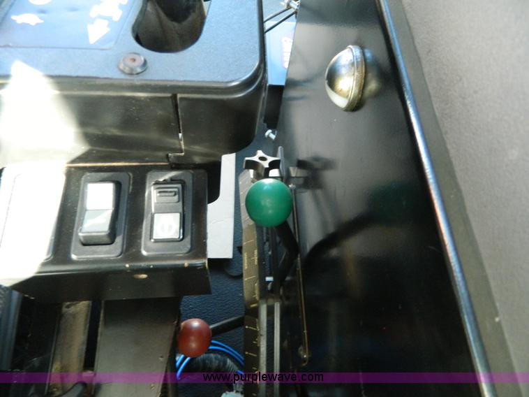 image for item K8202 2000 Ag-Chem RoGator 1254 self-propelled sprayer