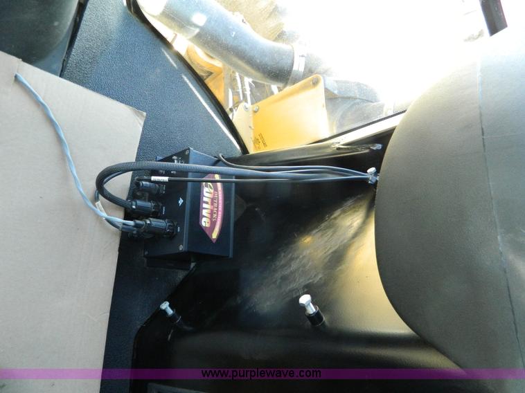 image for item K8202 2000 Ag-Chem RoGator 1254 self-propelled sprayer